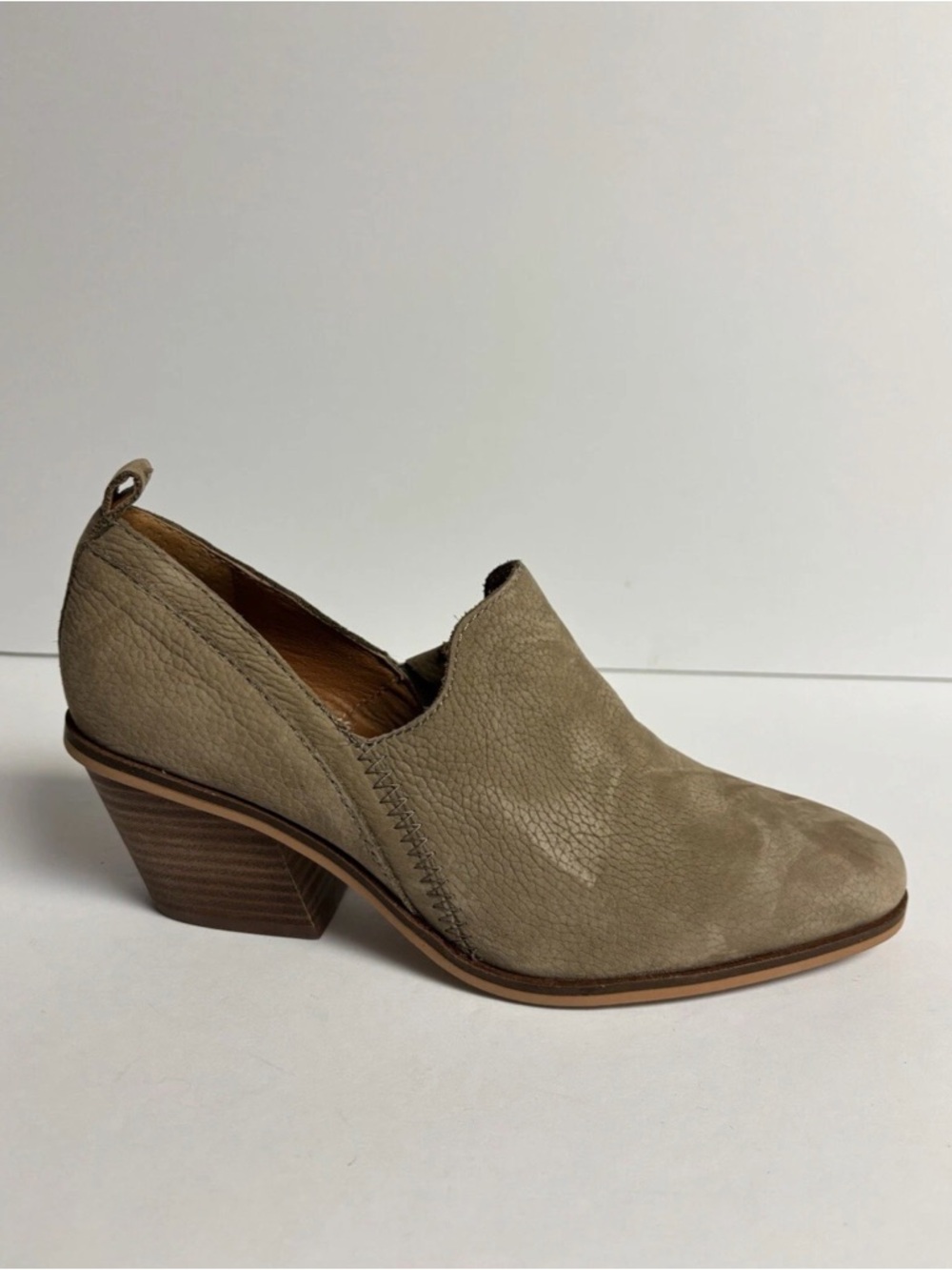 Lucky Brand Women’s Vennia Taupe Ankle Booties, Size 8 M